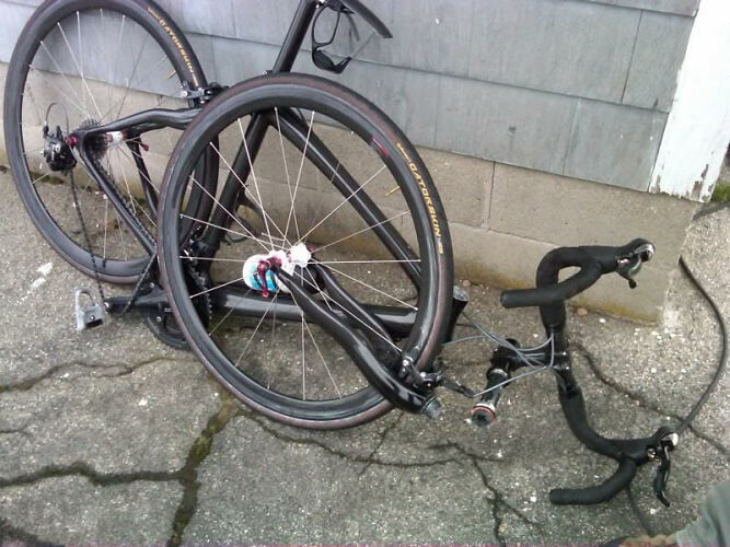 Vélo cassé par un livreur non spécialisé dans le transport de vélo